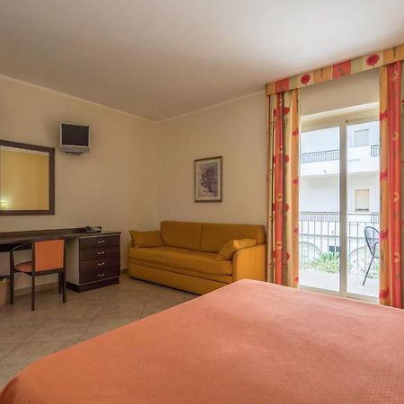 Hotel Orizzonte Letojanni Bagian luar foto