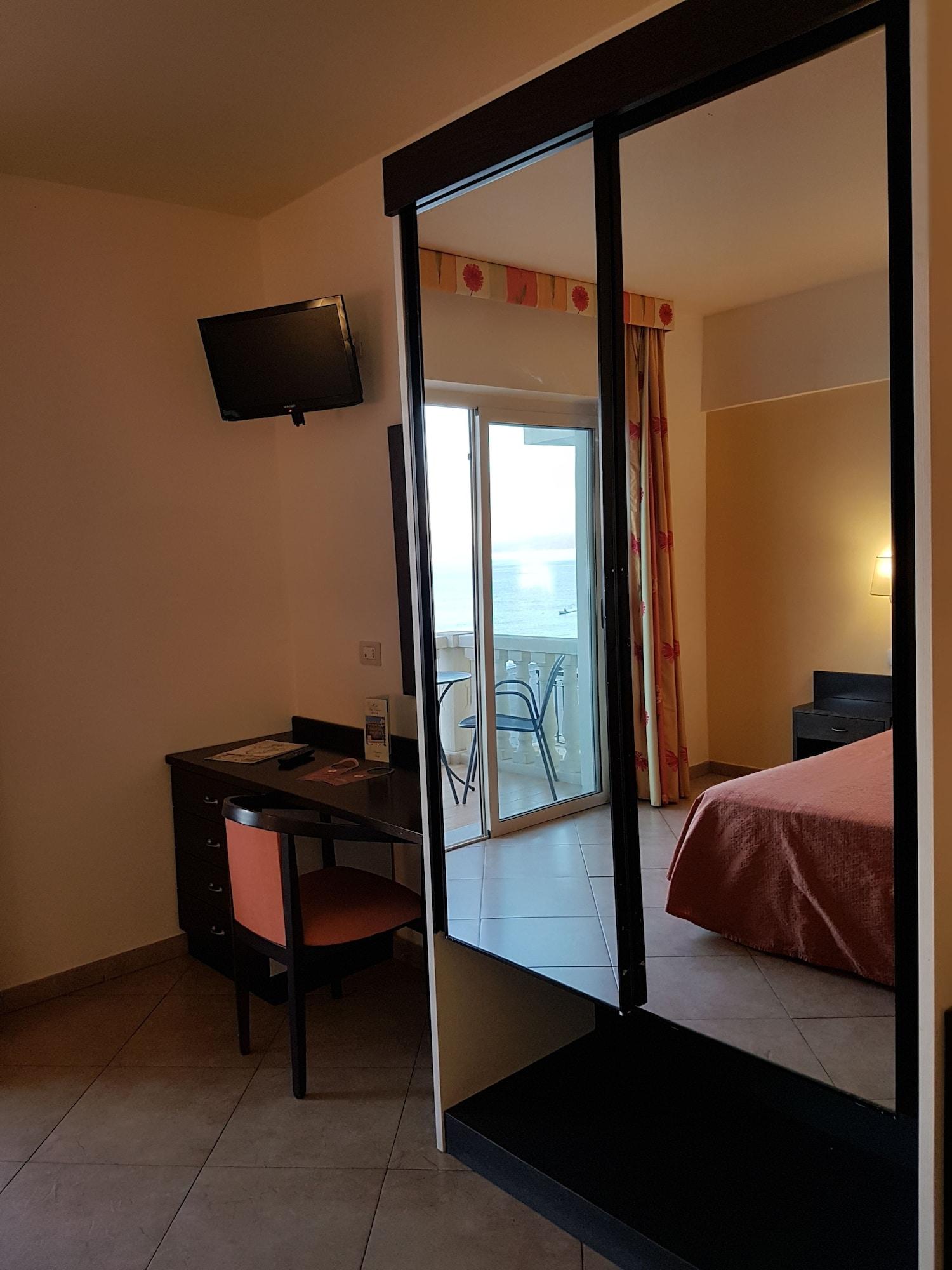 Hotel Orizzonte Letojanni Bagian luar foto