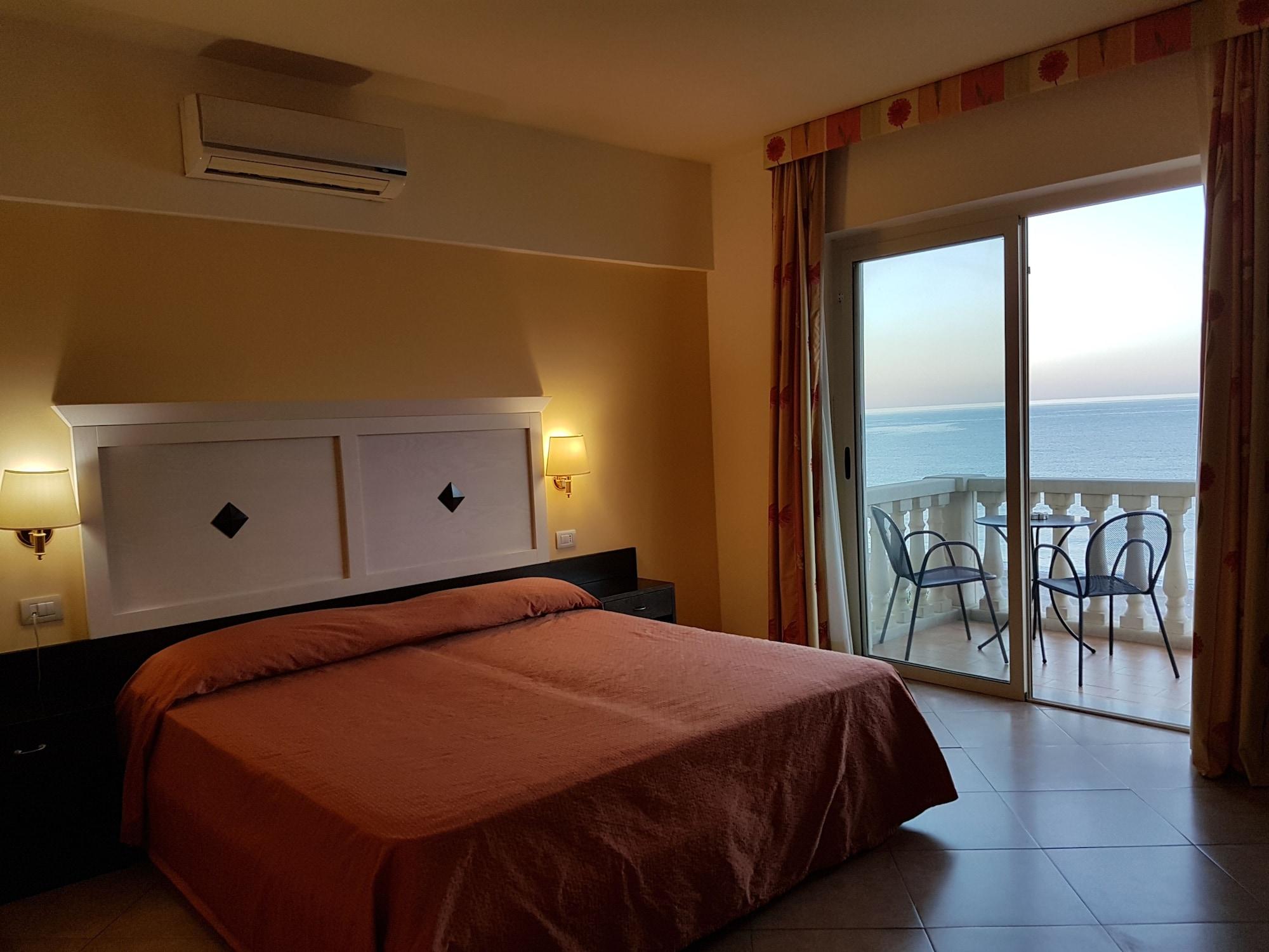 Hotel Orizzonte Letojanni Bagian luar foto