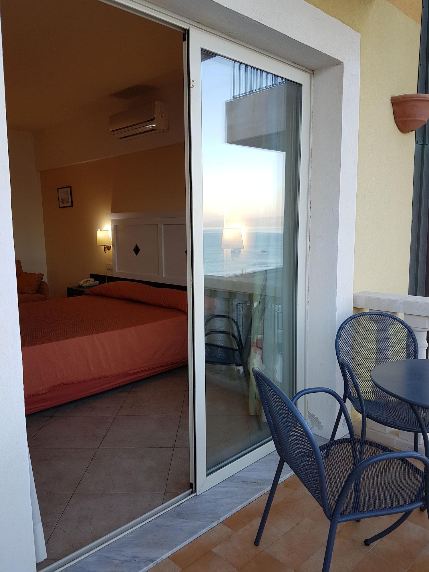 Hotel Orizzonte Letojanni Bagian luar foto