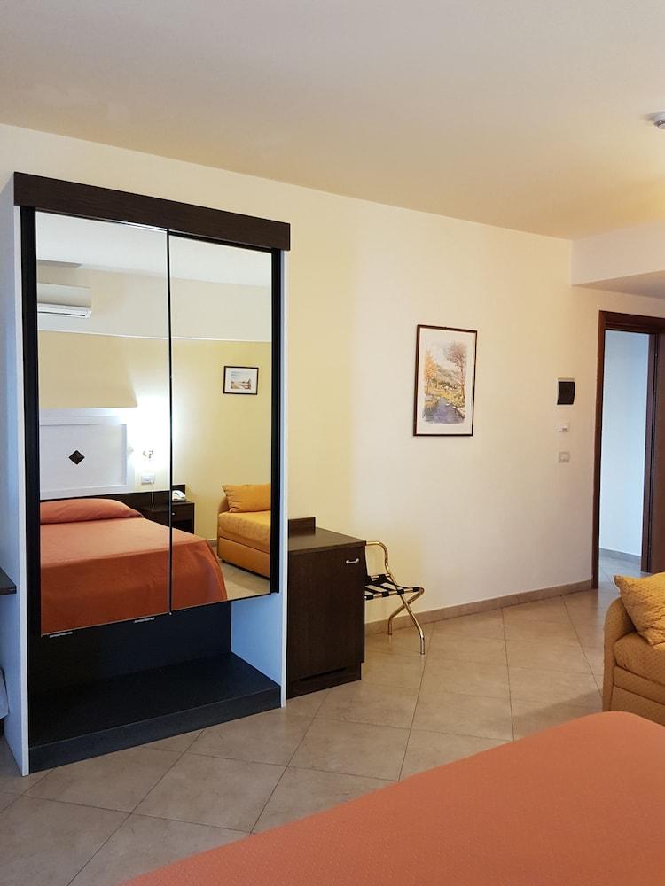 Hotel Orizzonte Letojanni Bagian luar foto