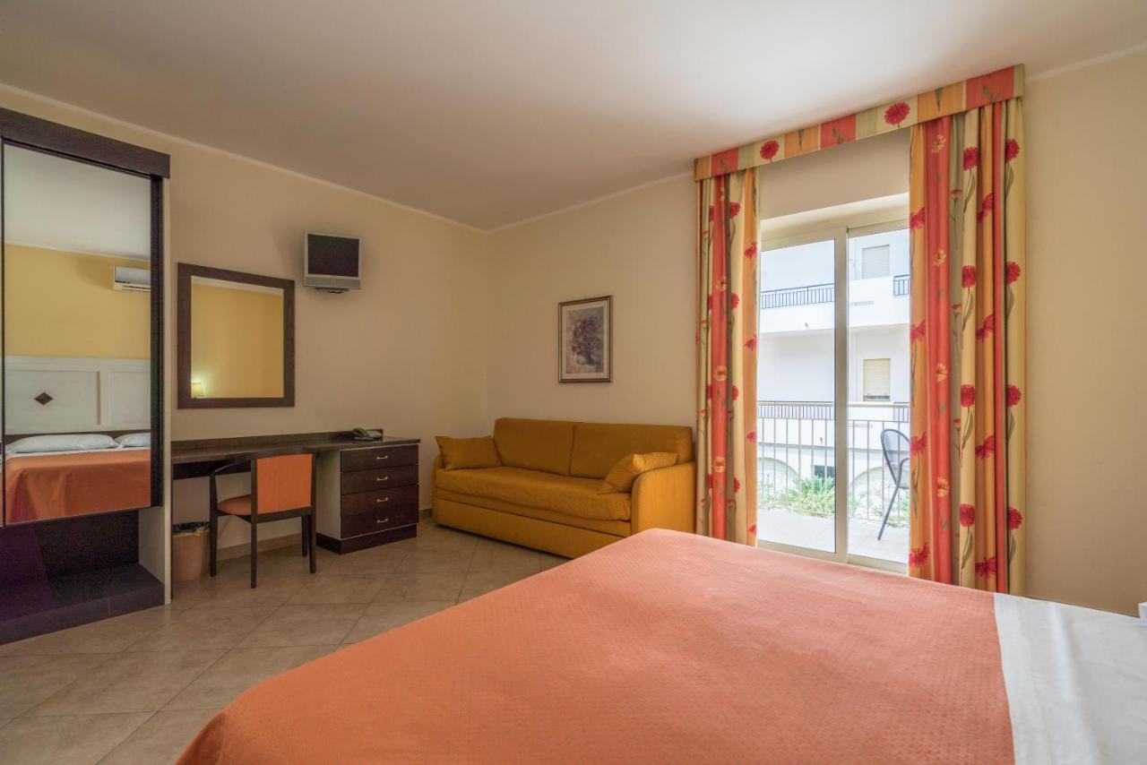 Hotel Orizzonte Letojanni Bagian luar foto