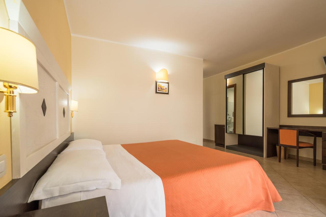 Hotel Orizzonte Letojanni Bagian luar foto