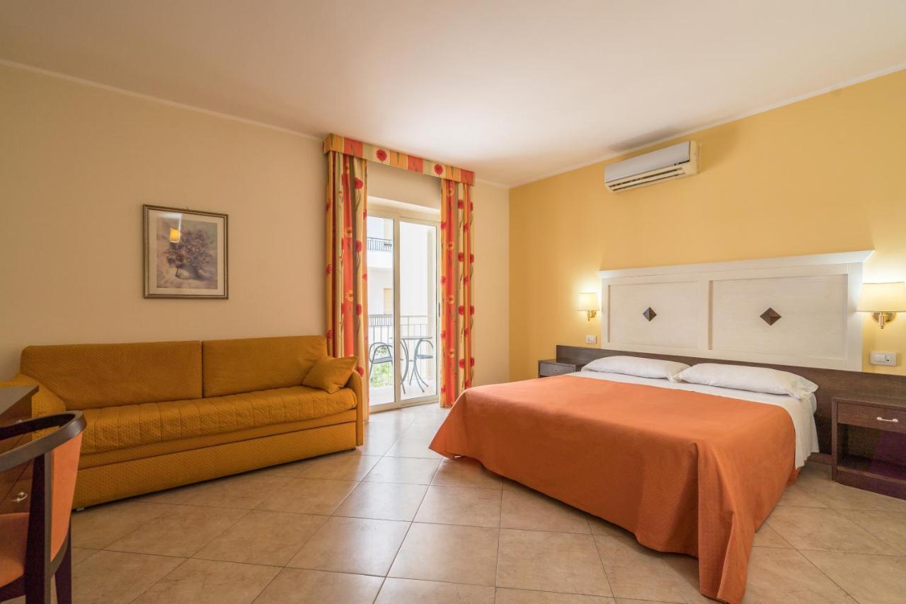 Hotel Orizzonte Letojanni Bagian luar foto