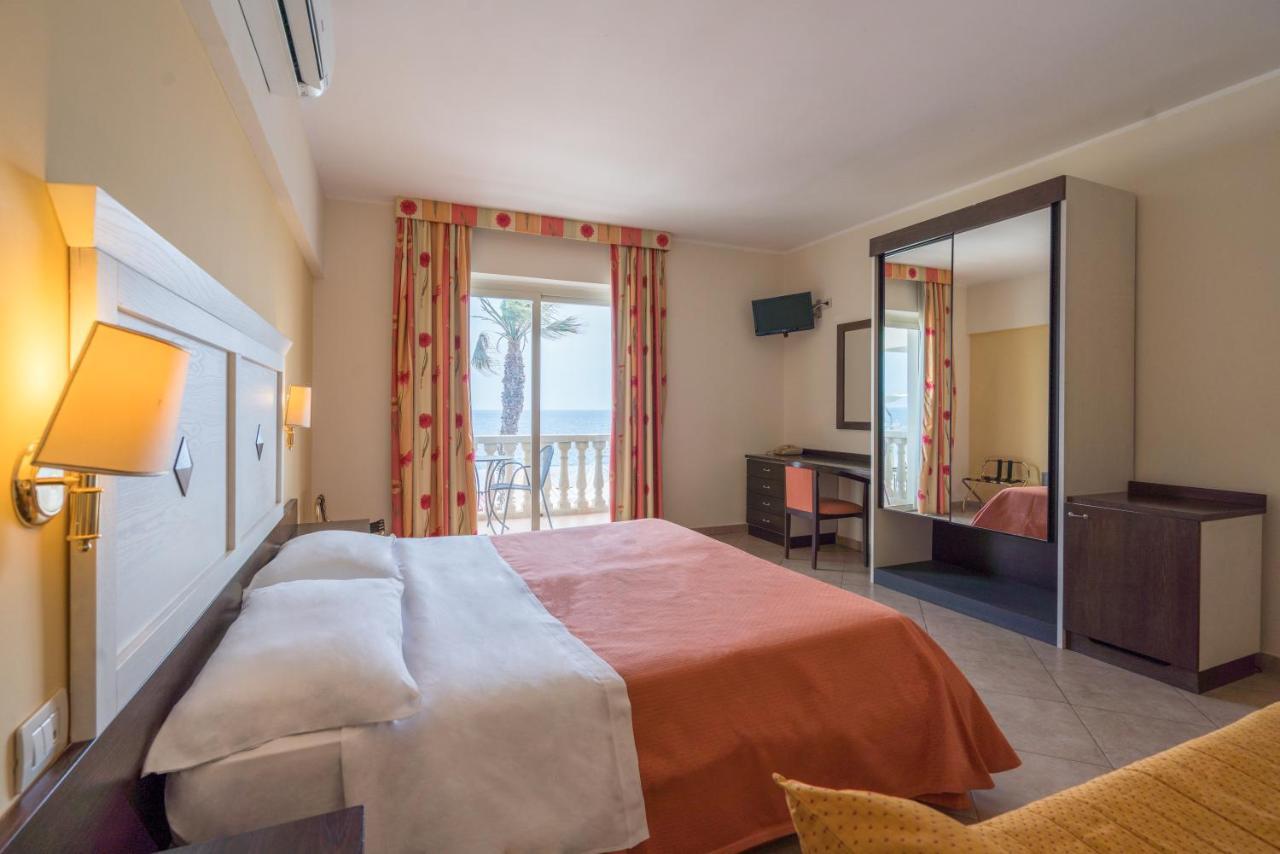 Hotel Orizzonte Letojanni Bagian luar foto