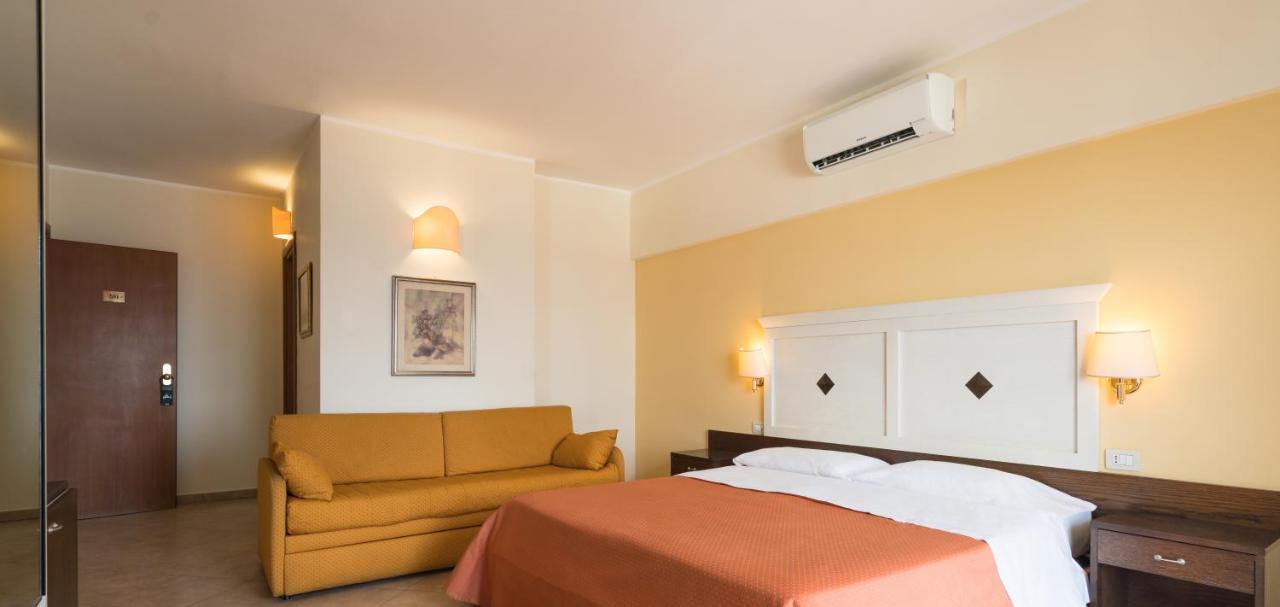Hotel Orizzonte Letojanni Bagian luar foto