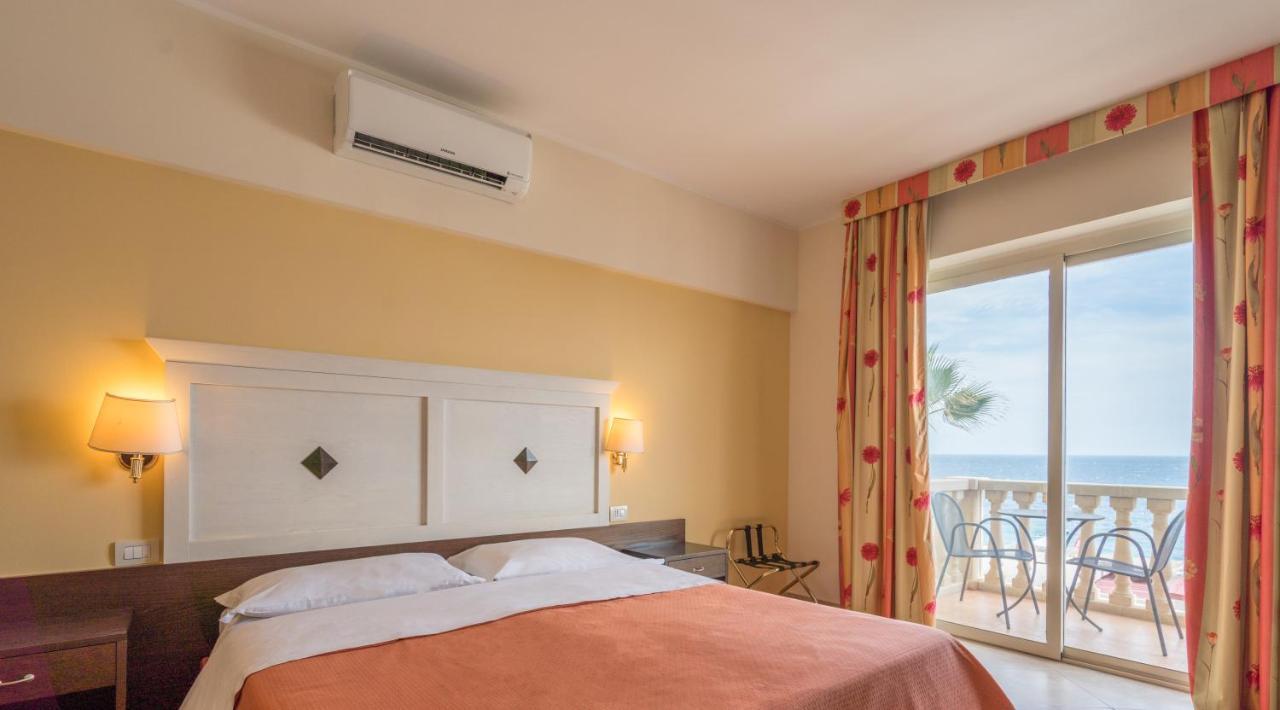 Hotel Orizzonte Letojanni Bagian luar foto