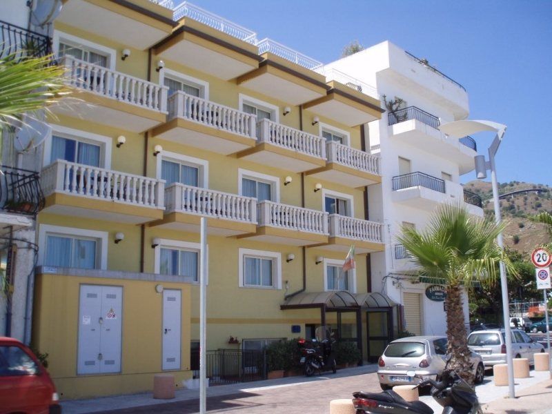 Hotel Orizzonte Letojanni Bagian luar foto