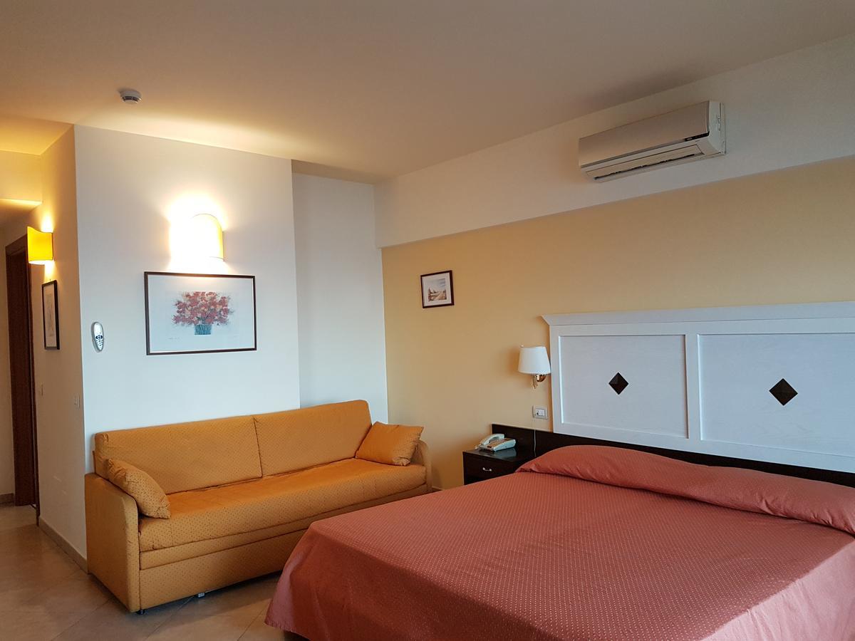 Hotel Orizzonte Letojanni Bagian luar foto