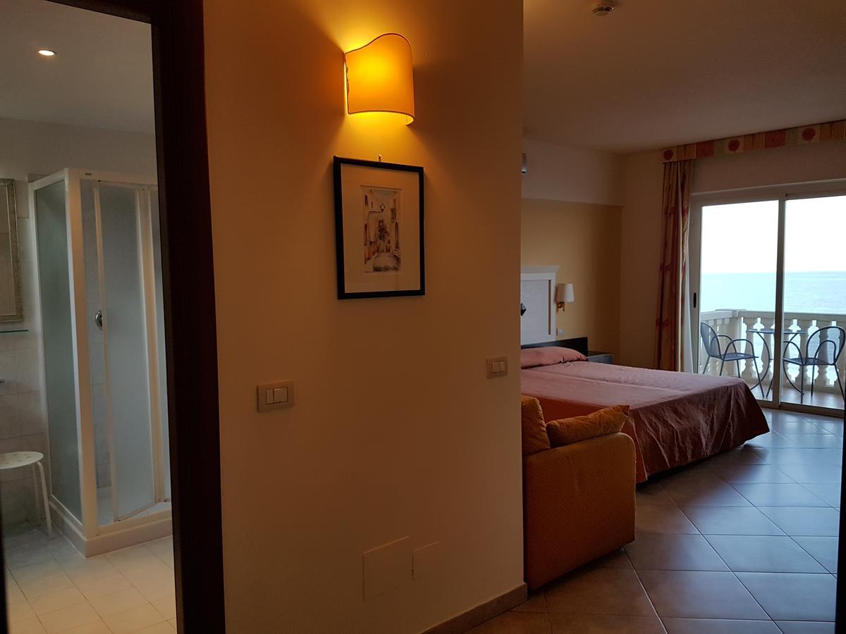 Hotel Orizzonte Letojanni Bagian luar foto