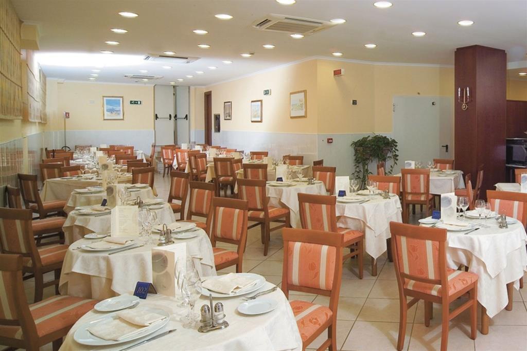 Hotel Orizzonte Letojanni Bagian luar foto