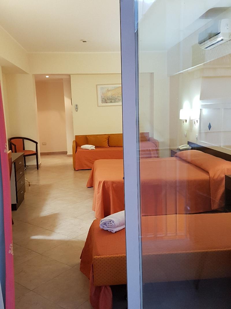 Hotel Orizzonte Letojanni Bagian luar foto