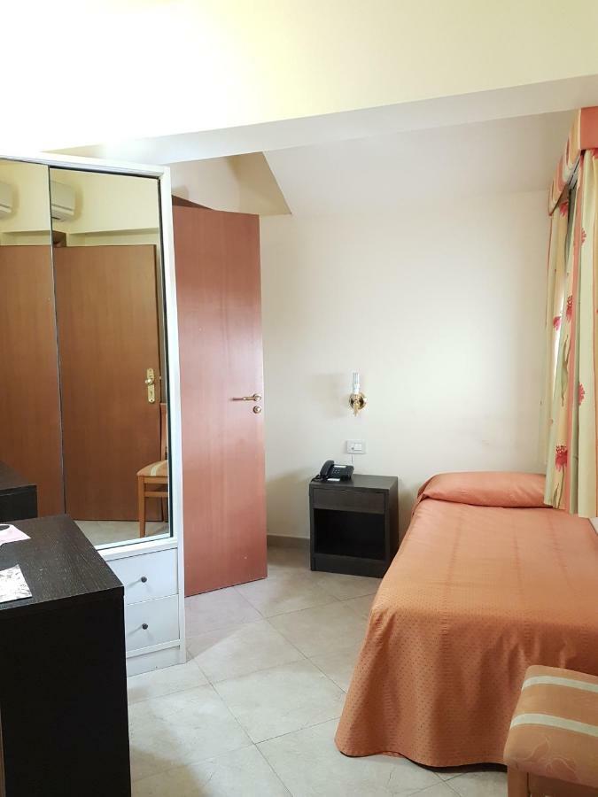 Hotel Orizzonte Letojanni Bagian luar foto